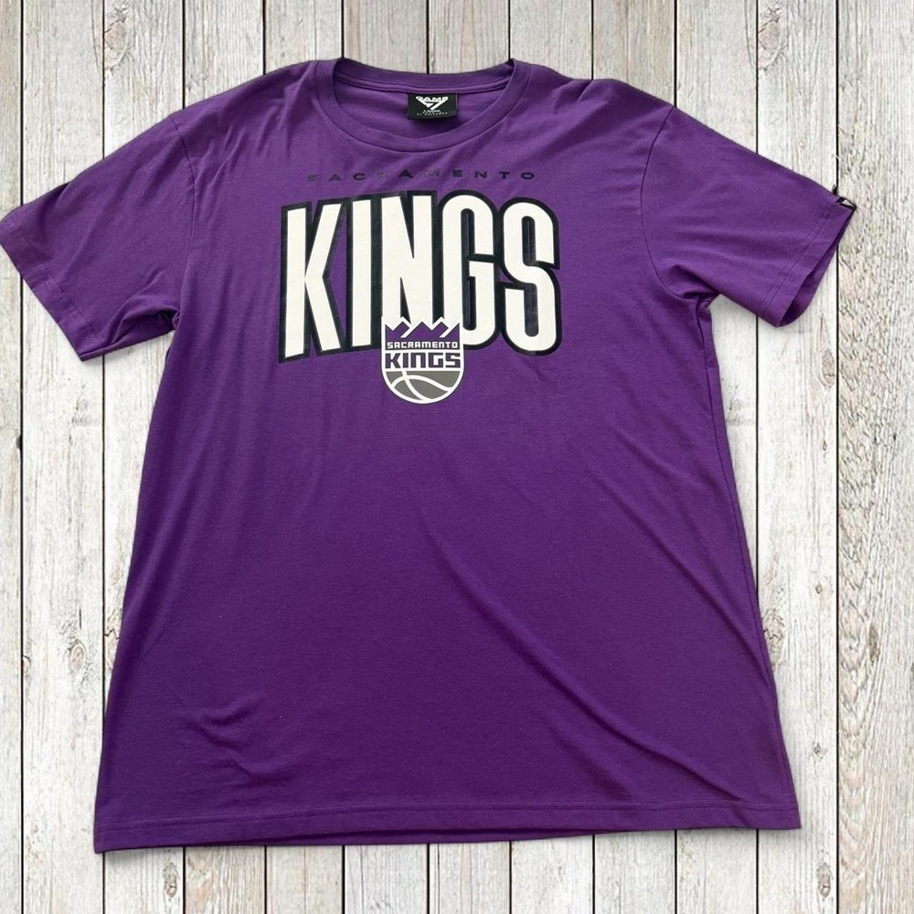 Purple Sacramento Kings NBA basketball t-shirt with white 'KINGS' Size Large